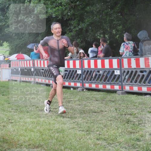 21.06.2025 - 27. Vierlanden-Triathlon KatJ http://msf.ph/oto/8031057 15.06.2025 13:39:41 Ziel 780, 834, 929 meine-sportfotos.de