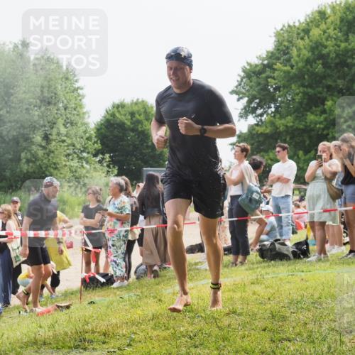 15.06.2025 - 27. Vierlanden-Triathlon KatJ http://msf.ph/oto/8031072 15.06.2025 11:08:49 Schwimmen 671, 703, 720, 852, 863 meine-sportfotos.de