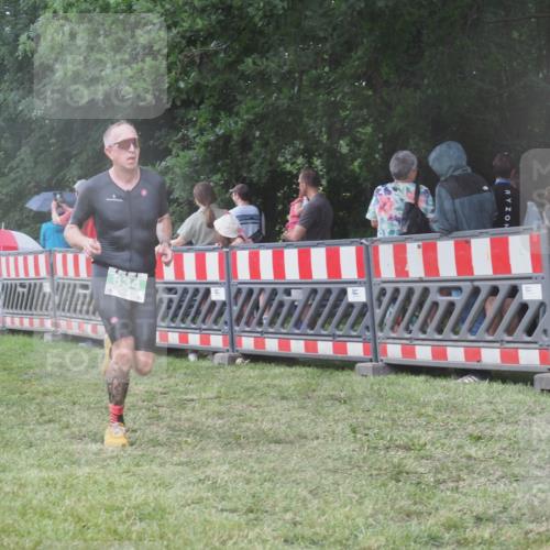 21.06.2025 - 27. Vierlanden-Triathlon KatJ http://msf.ph/oto/8031085 15.06.2025 13:39:43 Ziel 780, 834, 929 meine-sportfotos.de