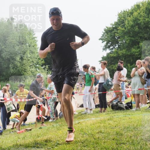 15.06.2025 - 27. Vierlanden-Triathlon KatJ http://msf.ph/oto/8031093 15.06.2025 11:08:50 Schwimmen 671, 703, 720, 852, 863 meine-sportfotos.de