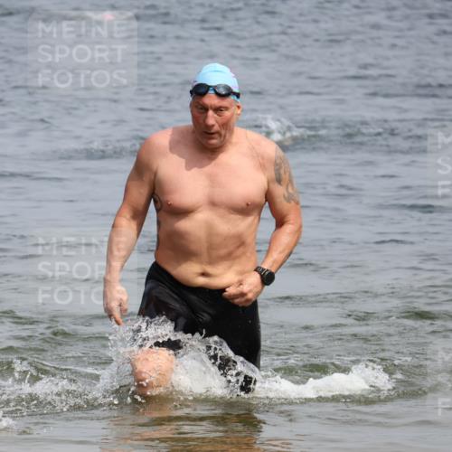 15.06.2025 - 27. Vierlanden-Triathlon Lena Gebhardt http://msf.ph/oto/8031110 15.06.2025 11:09:44 Schwimmen 745, 783, 784 meine-sportfotos.de