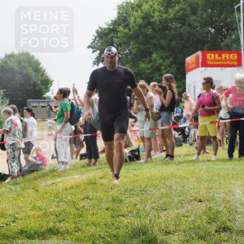 15.06.2025 - 27. Vierlanden-Triathlon KatJ http://msf.ph/oto/8031112 15.06.2025 11:08:53 Schwimmen 671, 720, 852 meine-sportfotos.de