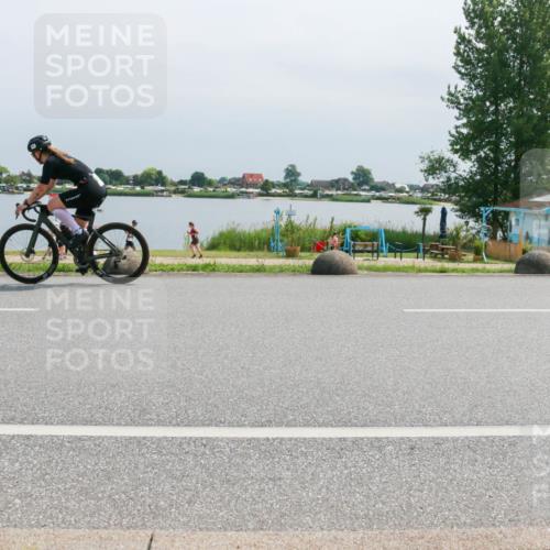 15.06.2025 - 27. Vierlanden-Triathlon H.Heesch http://msf.ph/oto/8031113 15.06.2025 11:32:25 Radfahren 889, 955 meine-sportfotos.de