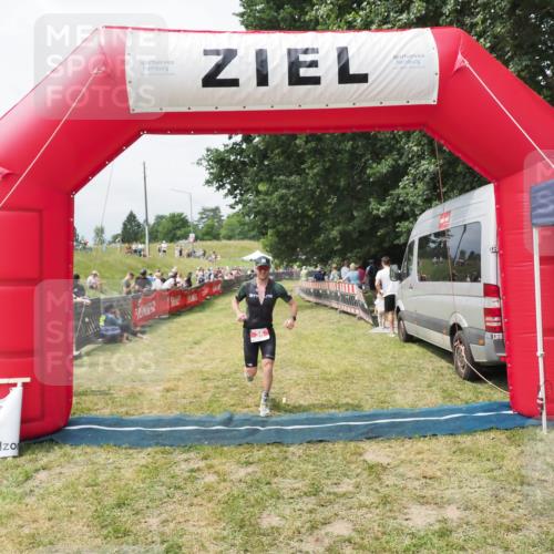 21.06.2025 - 27. Vierlanden-Triathlon MichiJ http://msf.ph/oto/8031130 15.06.2026 12:42:43 Ziel 36 meine-sportfotos.de