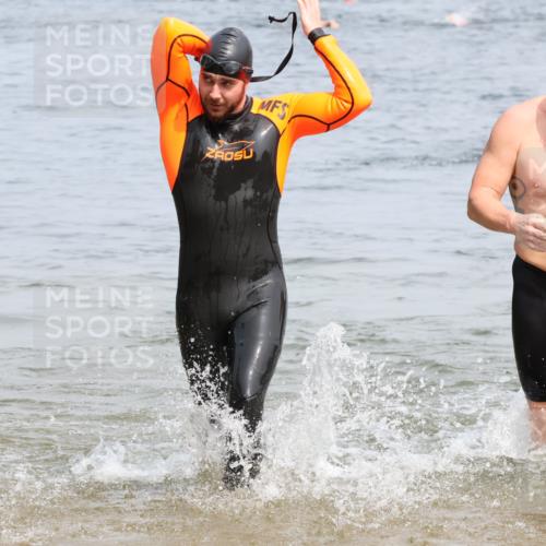 15.06.2025 - 27. Vierlanden-Triathlon Lena Gebhardt http://msf.ph/oto/8031136 15.06.2025 11:09:45 Schwimmen 745, 783, 784, 786 meine-sportfotos.de
