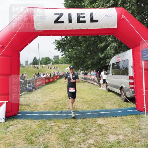 21.06.2025 - 27. Vierlanden-Triathlon MichiJ http://msf.ph/oto/8031142 15.06.2026 12:42:43 Ziel 36 meine-sportfotos.de
