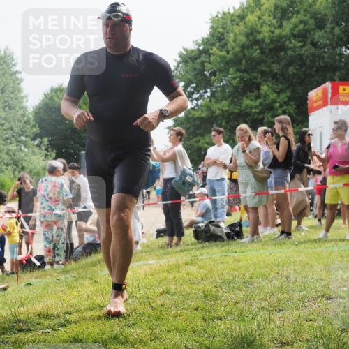 15.06.2025 - 27. Vierlanden-Triathlon KatJ http://msf.ph/oto/8031144 15.06.2025 11:08:54 Schwimmen 671, 720, 852 meine-sportfotos.de