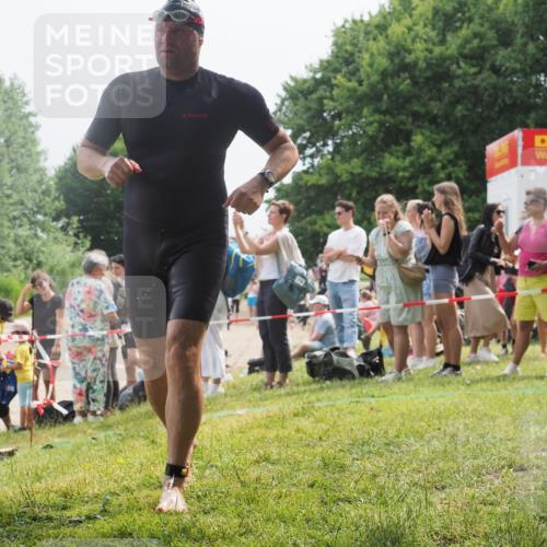 15.06.2025 - 27. Vierlanden-Triathlon KatJ http://msf.ph/oto/8031146 15.06.2025 11:08:54 Schwimmen 671, 720, 852 meine-sportfotos.de
