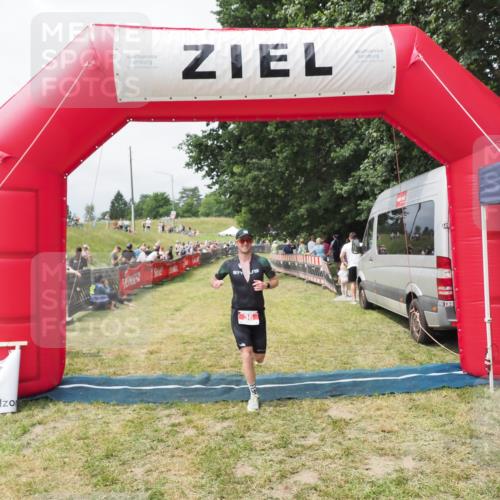 21.06.2025 - 27. Vierlanden-Triathlon MichiJ http://msf.ph/oto/8031149 15.06.2026 12:42:43 Ziel 36 meine-sportfotos.de