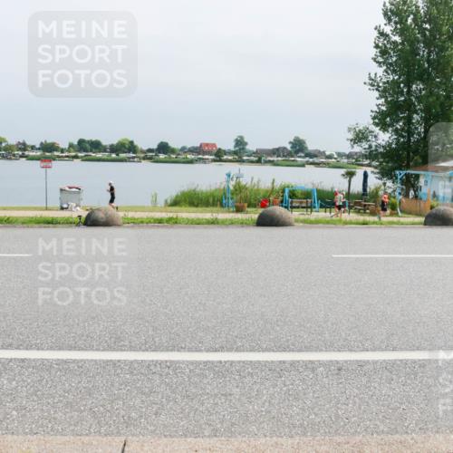 15.06.2025 - 27. Vierlanden-Triathlon H.Heesch http://msf.ph/oto/8031152 15.06.2025 11:32:31 Radfahren 677, 889 meine-sportfotos.de