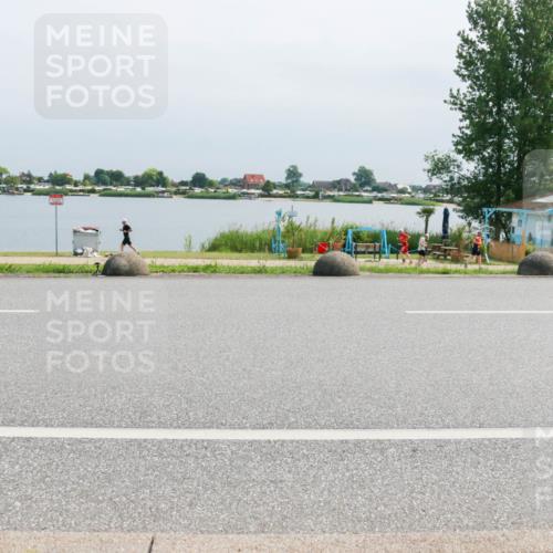15.06.2025 - 27. Vierlanden-Triathlon H.Heesch http://msf.ph/oto/8031162 15.06.2025 11:32:31 Radfahren 677, 889 meine-sportfotos.de