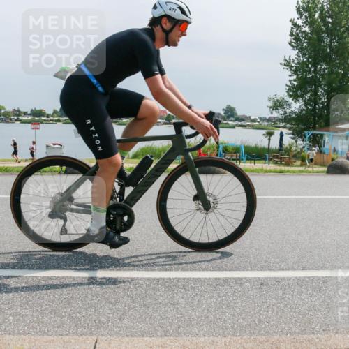15.06.2025 - 27. Vierlanden-Triathlon H.Heesch http://msf.ph/oto/8031170 15.06.2025 11:32:33 Radfahren 677 meine-sportfotos.de