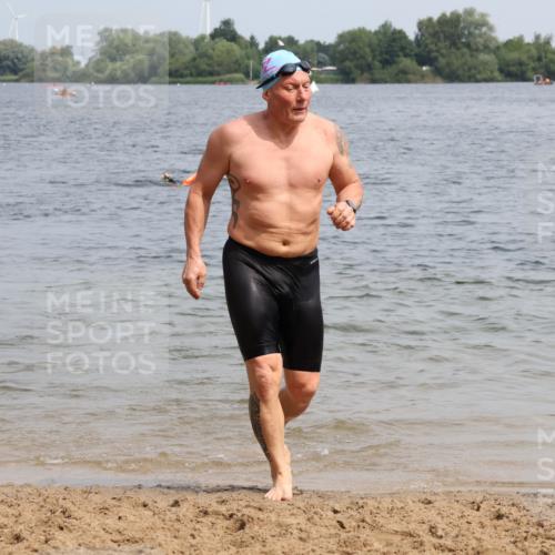 15.06.2025 - 27. Vierlanden-Triathlon Lena Gebhardt http://msf.ph/oto/8031174 15.06.2025 11:09:49 Schwimmen 745, 784, 786 meine-sportfotos.de