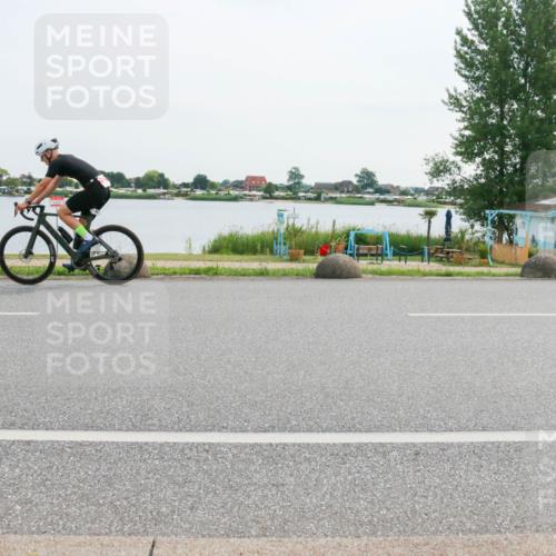 15.06.2025 - 27. Vierlanden-Triathlon H.Heesch http://msf.ph/oto/8031178 15.06.2025 10:35:15 Radfahren 26, 251, 330 meine-sportfotos.de