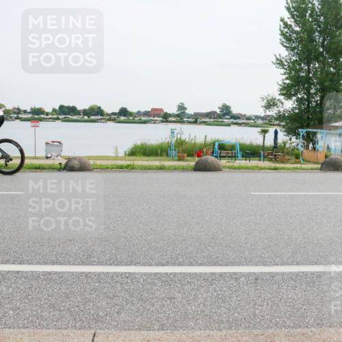 15.06.2025 - 27. Vierlanden-Triathlon H.Heesch http://msf.ph/oto/8031184 15.06.2025 10:35:15 Radfahren 26, 251, 330 meine-sportfotos.de