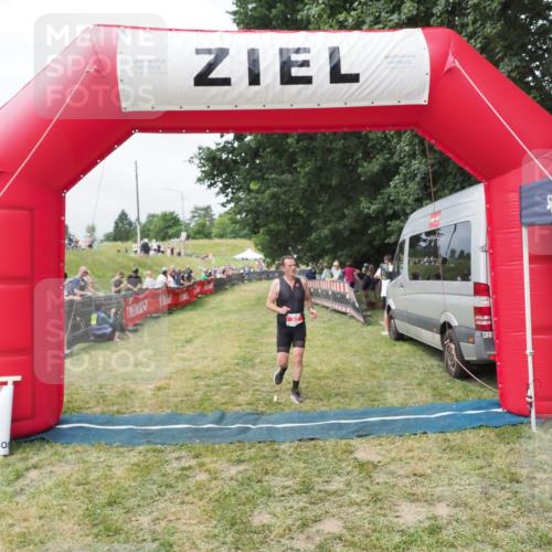 21.06.2025 - 27. Vierlanden-Triathlon MichiJ http://msf.ph/oto/8031191 15.06.2026 12:43:13 Ziel 37 meine-sportfotos.de