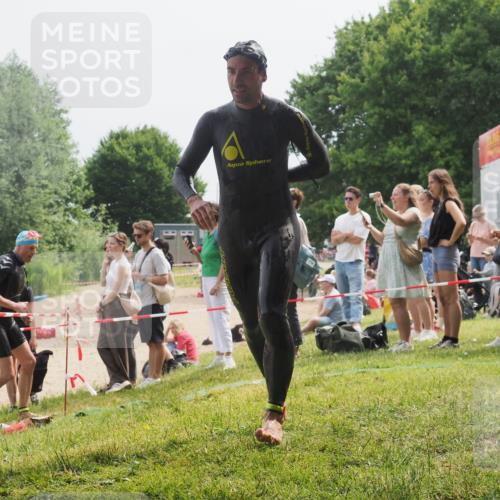 15.06.2025 - 27. Vierlanden-Triathlon KatJ http://msf.ph/oto/8031194 15.06.2025 11:09:10 Schwimmen 776, 811, 816 meine-sportfotos.de