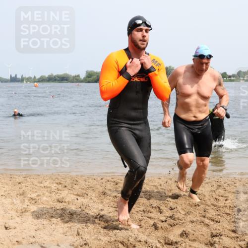 15.06.2025 - 27. Vierlanden-Triathlon Lena Gebhardt http://msf.ph/oto/8031216 15.06.2025 11:09:51 Schwimmen 745, 784, 786 meine-sportfotos.de