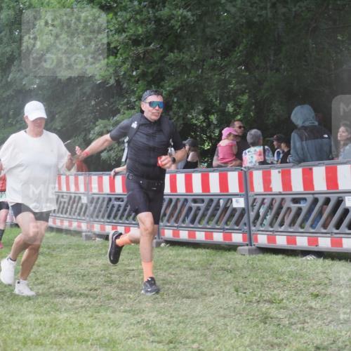 21.06.2025 - 27. Vierlanden-Triathlon KatJ http://msf.ph/oto/8031220 15.06.2025 13:40:09 Ziel 154, 879, 950 meine-sportfotos.de