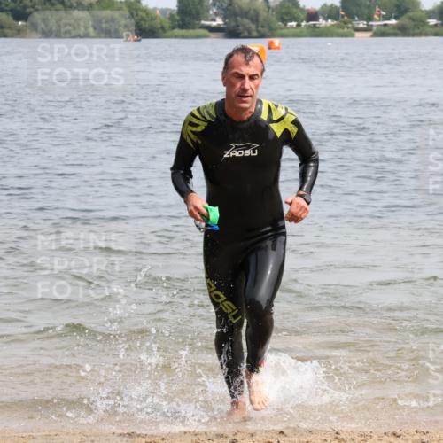 15.06.2025 - 27. Vierlanden-Triathlon Lena Gebhardt http://msf.ph/oto/8031226 15.06.2025 11:09:53 Schwimmen 745, 784, 786 meine-sportfotos.de