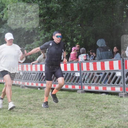 21.06.2025 - 27. Vierlanden-Triathlon KatJ http://msf.ph/oto/8031227 15.06.2025 13:40:09 Ziel 154, 879, 950 meine-sportfotos.de
