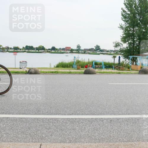 15.06.2025 - 27. Vierlanden-Triathlon H.Heesch http://msf.ph/oto/8031234 15.06.2025 10:35:30 Radfahren 99, 213, 272, 301 meine-sportfotos.de
