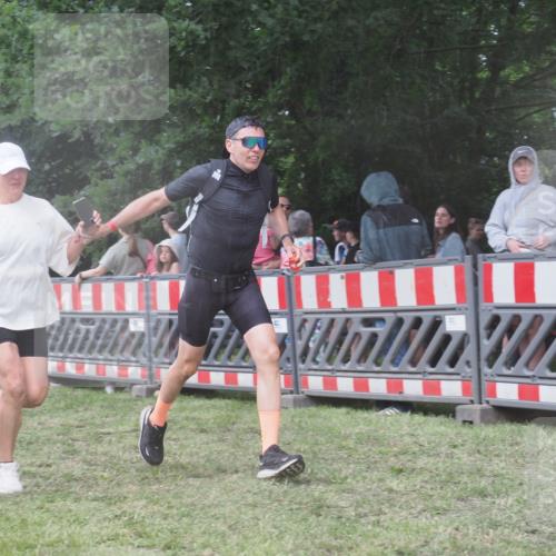 21.06.2025 - 27. Vierlanden-Triathlon KatJ http://msf.ph/oto/8031235 15.06.2025 13:40:09 Ziel 154, 879, 950 meine-sportfotos.de