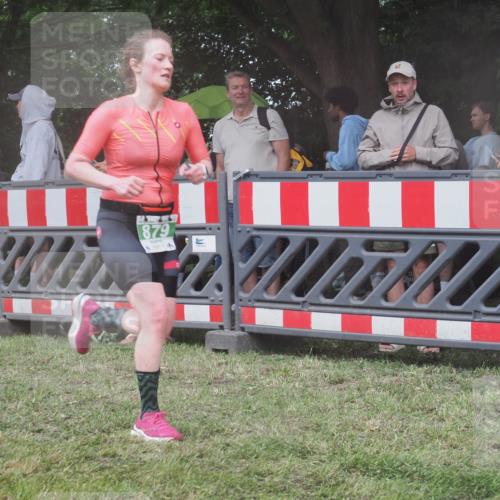 21.06.2025 - 27. Vierlanden-Triathlon KatJ http://msf.ph/oto/8031253 15.06.2025 13:40:12 Ziel 72, 154, 703, 879 meine-sportfotos.de