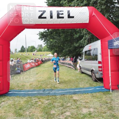 21.06.2025 - 27. Vierlanden-Triathlon MichiJ http://msf.ph/oto/8031258 15.06.2026 12:44:08 Ziel 14 meine-sportfotos.de
