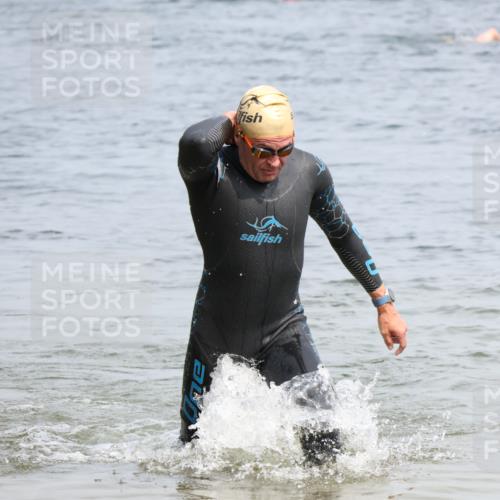 15.06.2025 - 27. Vierlanden-Triathlon Lena Gebhardt http://msf.ph/oto/8031283 15.06.2025 11:10:05 Schwimmen 786, 789 meine-sportfotos.de