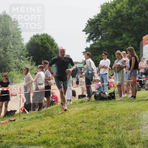 15.06.2025 - 27. Vierlanden-Triathlon KatJ http://msf.ph/oto/8031297 15.06.2025 11:09:21 Schwimmen 776, 811, 829, 846 meine-sportfotos.de