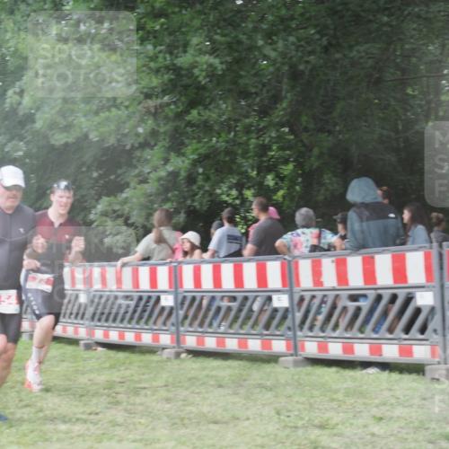 21.06.2025 - 27. Vierlanden-Triathlon KatJ http://msf.ph/oto/8031298 15.06.2025 13:40:18 Ziel 72, 154, 703, 1089 meine-sportfotos.de