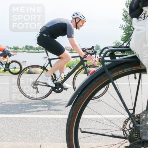 15.06.2025 - 27. Vierlanden-Triathlon H.Heesch http://msf.ph/oto/8031308 15.06.2025 11:32:57 Radfahren 650, 744, 771 meine-sportfotos.de