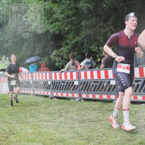 21.06.2025 - 27. Vierlanden-Triathlon KatJ http://msf.ph/oto/8031316 15.06.2025 13:40:20 Ziel 72, 154, 703, 1089 meine-sportfotos.de