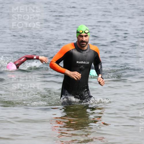 15.06.2025 - 27. Vierlanden-Triathlon Lena Gebhardt http://msf.ph/oto/8031317 15.06.2025 11:10:25 Schwimmen 772, 953 meine-sportfotos.de