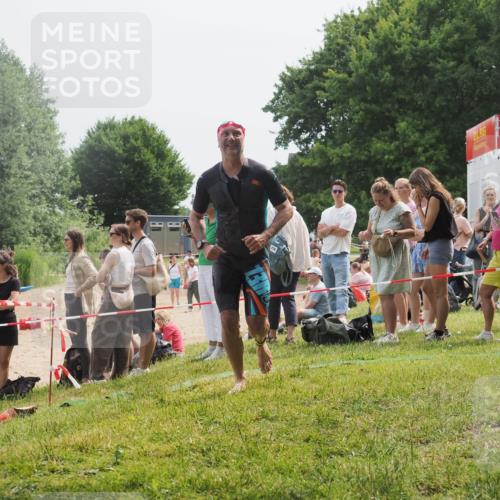 15.06.2025 - 27. Vierlanden-Triathlon KatJ http://msf.ph/oto/8031319 15.06.2025 11:09:22 Schwimmen 776, 829, 846 meine-sportfotos.de