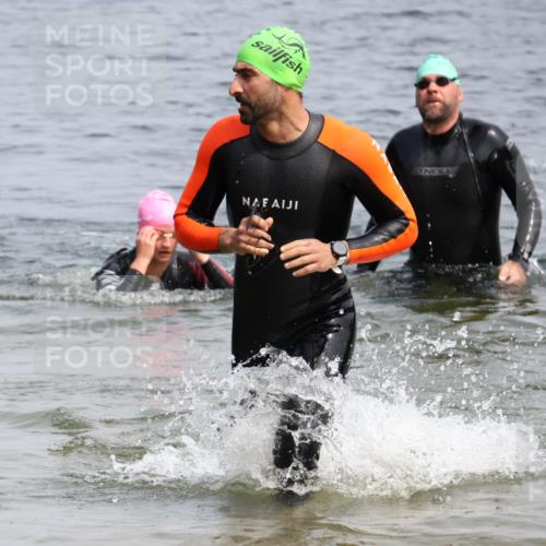 15.06.2025 - 27. Vierlanden-Triathlon Lena Gebhardt http://msf.ph/oto/8031326 15.06.2025 11:10:27 Schwimmen 772, 953 meine-sportfotos.de