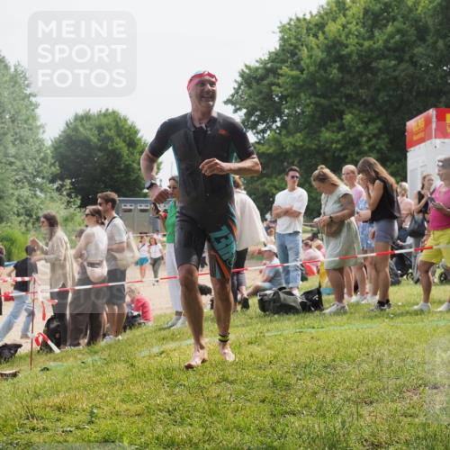 15.06.2025 - 27. Vierlanden-Triathlon KatJ http://msf.ph/oto/8031338 15.06.2025 11:09:23 Schwimmen 776, 829, 846 meine-sportfotos.de