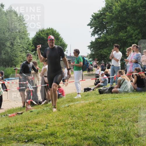 15.06.2025 - 27. Vierlanden-Triathlon KatJ http://msf.ph/oto/8031353 15.06.2025 11:09:38 Schwimmen 783, 856 meine-sportfotos.de
