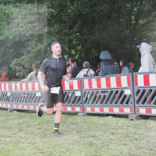 21.06.2025 - 27. Vierlanden-Triathlon KatJ http://msf.ph/oto/8031354 15.06.2025 13:40:22 Ziel 72, 703, 904, 1089 meine-sportfotos.de