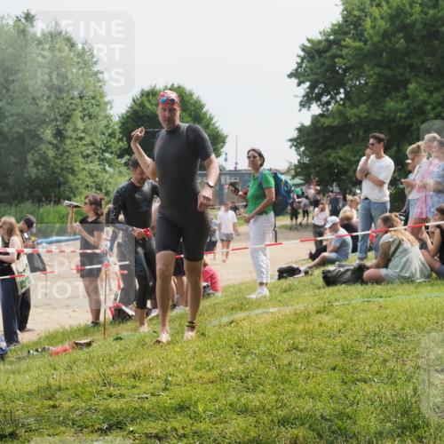 15.06.2025 - 27. Vierlanden-Triathlon KatJ http://msf.ph/oto/8031366 15.06.2025 11:09:38 Schwimmen 783, 856 meine-sportfotos.de