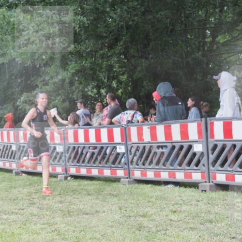 21.06.2025 - 27. Vierlanden-Triathlon KatJ http://msf.ph/oto/8031377 15.06.2025 13:40:27 Ziel 904, 1089 meine-sportfotos.de