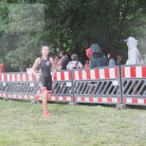 21.06.2025 - 27. Vierlanden-Triathlon KatJ http://msf.ph/oto/8031396 15.06.2025 13:40:28 Ziel 904, 1089 meine-sportfotos.de
