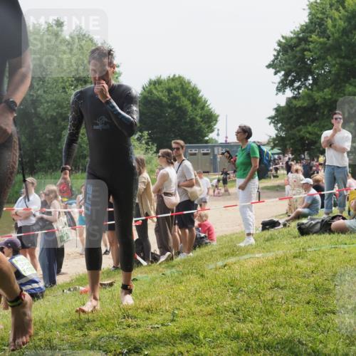 15.06.2025 - 27. Vierlanden-Triathlon KatJ http://msf.ph/oto/8031404 15.06.2025 11:09:42 Schwimmen 783, 856 meine-sportfotos.de