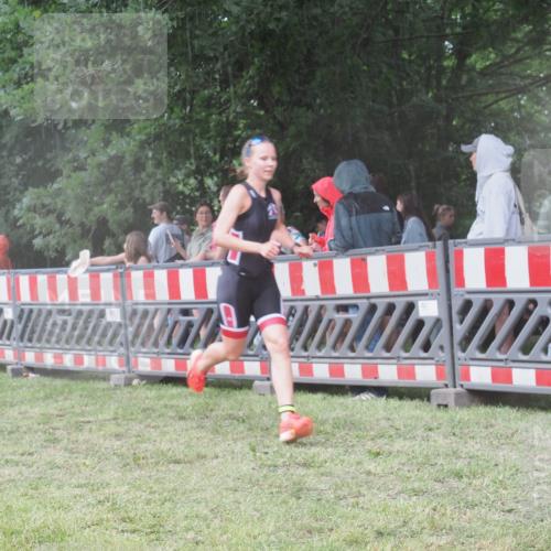 21.06.2025 - 27. Vierlanden-Triathlon KatJ http://msf.ph/oto/8031409 15.06.2025 13:40:28 Ziel 904, 1089 meine-sportfotos.de