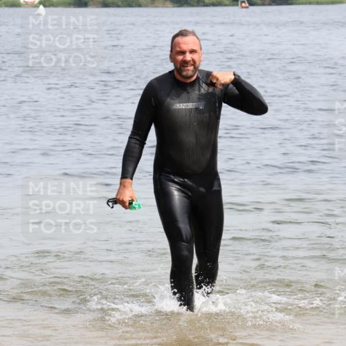 15.06.2025 - 27. Vierlanden-Triathlon Lena Gebhardt http://msf.ph/oto/8031421 15.06.2025 11:10:38 Schwimmen 770, 772, 953 meine-sportfotos.de
