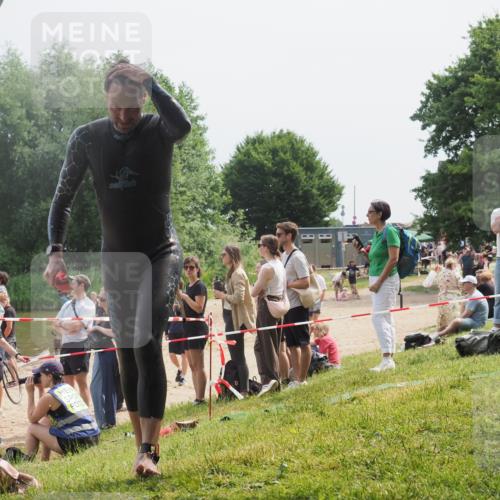 15.06.2025 - 27. Vierlanden-Triathlon KatJ http://msf.ph/oto/8031423 15.06.2025 11:09:42 Schwimmen 783, 856 meine-sportfotos.de