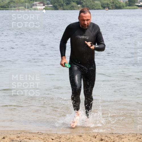 15.06.2025 - 27. Vierlanden-Triathlon Lena Gebhardt http://msf.ph/oto/8031430 15.06.2025 11:10:40 Schwimmen 770, 772, 832, 953 meine-sportfotos.de