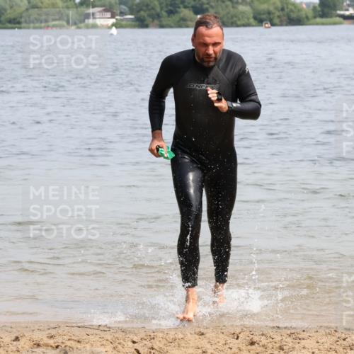 15.06.2025 - 27. Vierlanden-Triathlon Lena Gebhardt http://msf.ph/oto/8031433 15.06.2025 11:10:40 Schwimmen 770, 772, 832, 953 meine-sportfotos.de