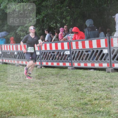 21.06.2025 - 27. Vierlanden-Triathlon KatJ http://msf.ph/oto/8031435 15.06.2025 13:40:30 Ziel 904 meine-sportfotos.de